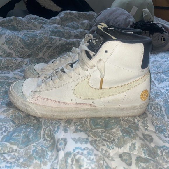 Nike Blazer Mid ‘77 vintage size 8 barely worn in great condition